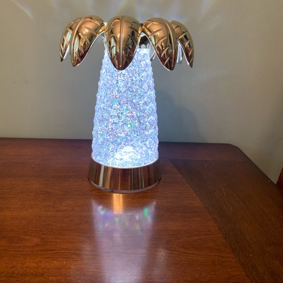 COPY - Bath and Bodywork’s Snow-globe  3 Wick Candle Holder.  Pristine.  Never … - Picture 1 of 5